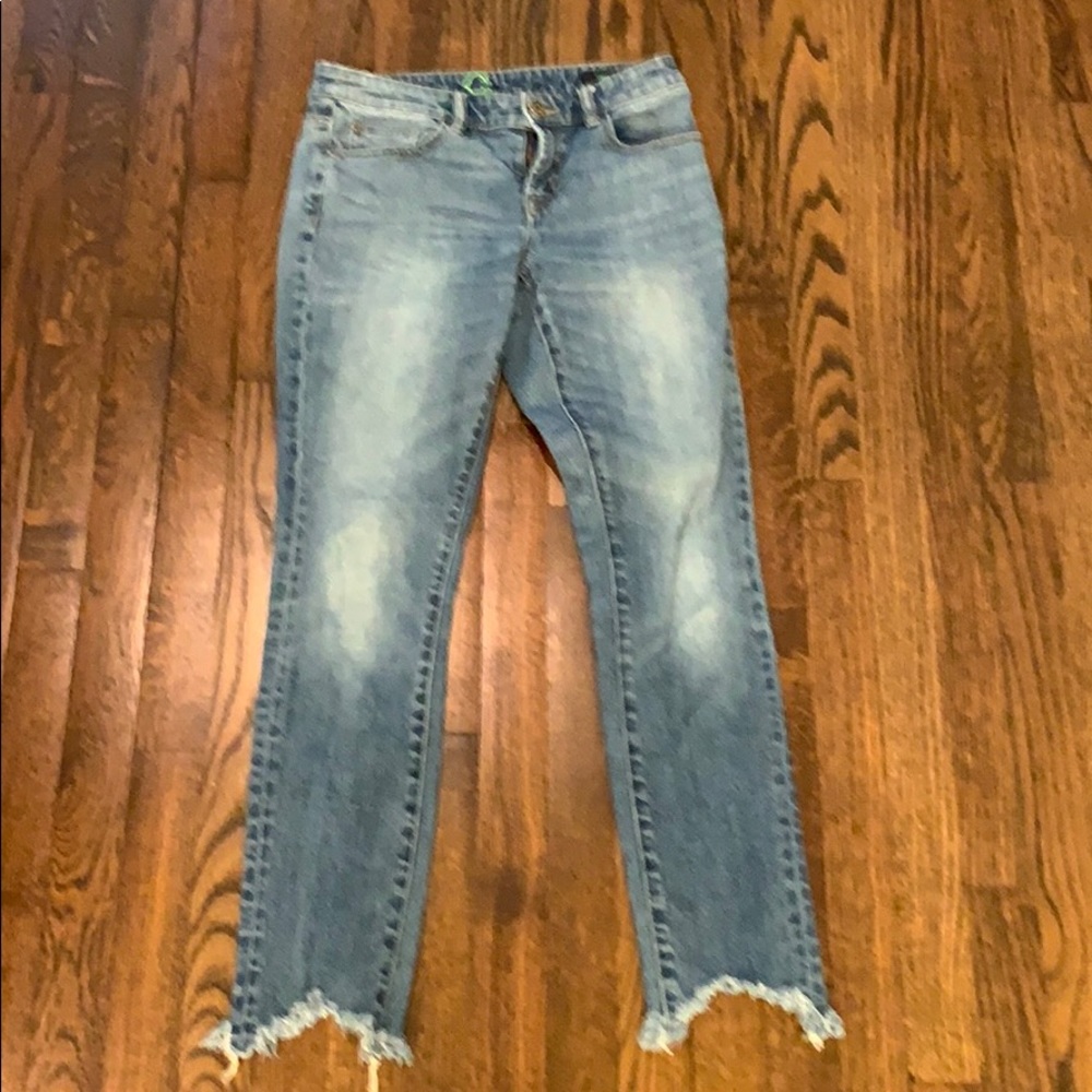 C wonder shark bite hem jeans